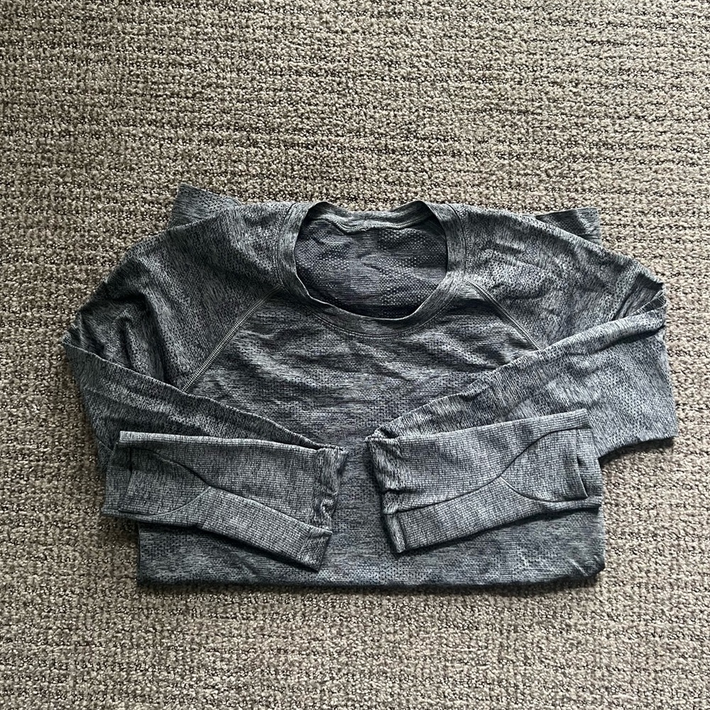 Lululemon - Swiftly Tech Long Sleeve 2.0 - Black/Gray - Size 8